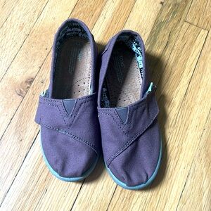 NWOT grey Toms